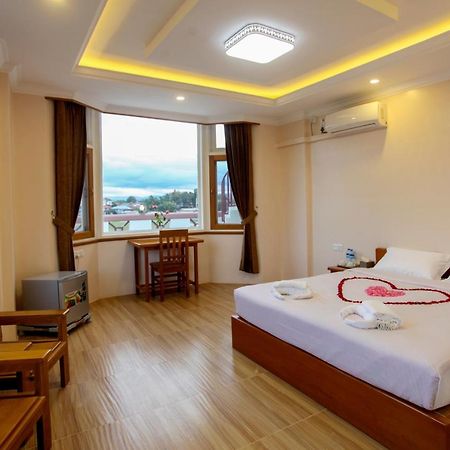 Five One Star Hotel Nyaung Shwe Buitenkant foto