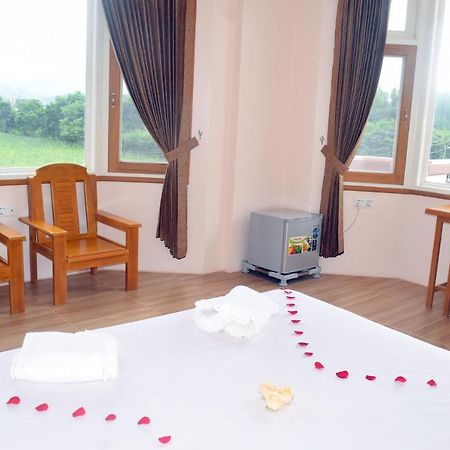 Five One Star Hotel Nyaung Shwe Buitenkant foto