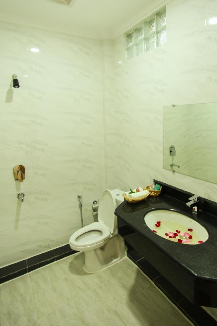 Five One Star Hotel Nyaung Shwe Buitenkant foto