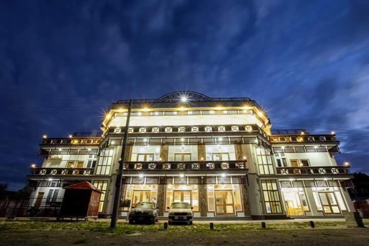 Five One Star Hotel Nyaung Shwe Buitenkant foto