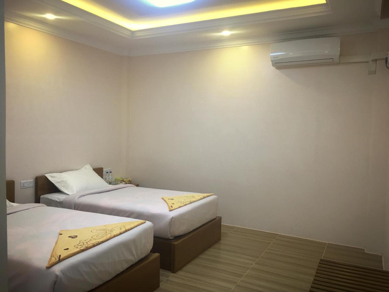 Five One Star Hotel Nyaung Shwe Buitenkant foto