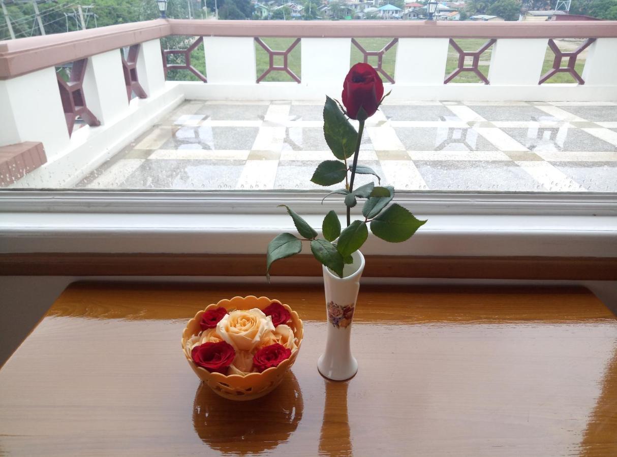 Five One Star Hotel Nyaung Shwe Buitenkant foto